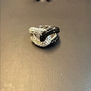 Elegant Black and Silver Women's Ring
